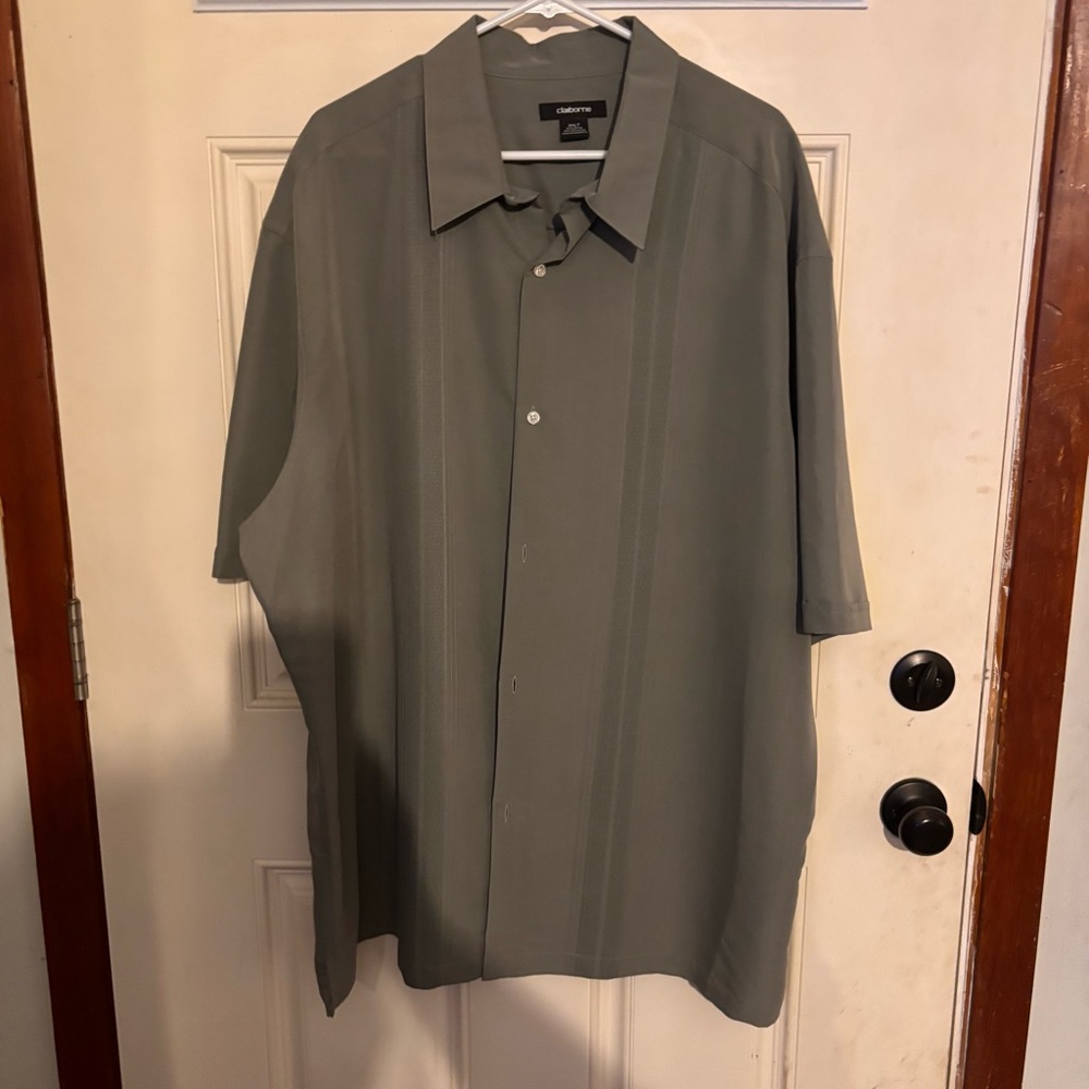 Claiborne Men's Short-Sleeve Button-Up Shirt in Olive Green